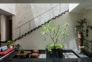 Villa Renovation: Balancing Modern and Traditional Styles